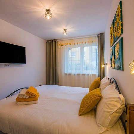 Kitty Sunflower Apartment ألبا يوليا المظهر الخارجي الصورة