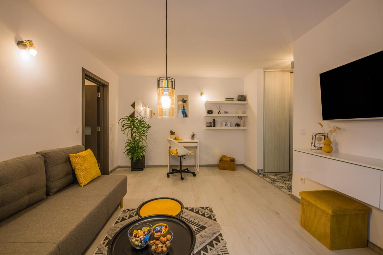 Kitty Sunflower Apartment ألبا يوليا المظهر الخارجي الصورة