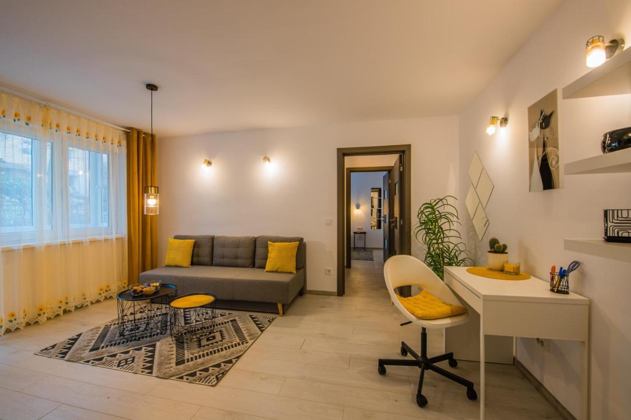 Kitty Sunflower Apartment ألبا يوليا المظهر الخارجي الصورة