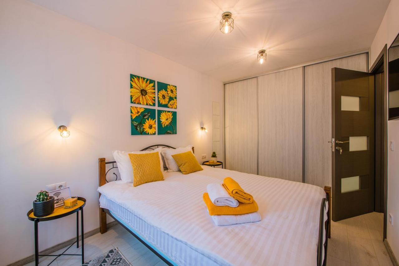Kitty Sunflower Apartment ألبا يوليا المظهر الخارجي الصورة