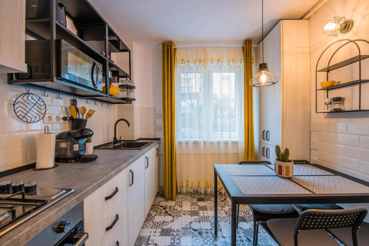 Kitty Sunflower Apartment ألبا يوليا المظهر الخارجي الصورة