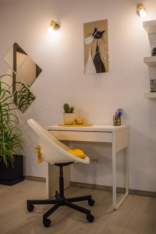 Kitty Sunflower Apartment ألبا يوليا المظهر الخارجي الصورة