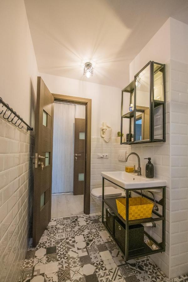 Kitty Sunflower Apartment ألبا يوليا المظهر الخارجي الصورة