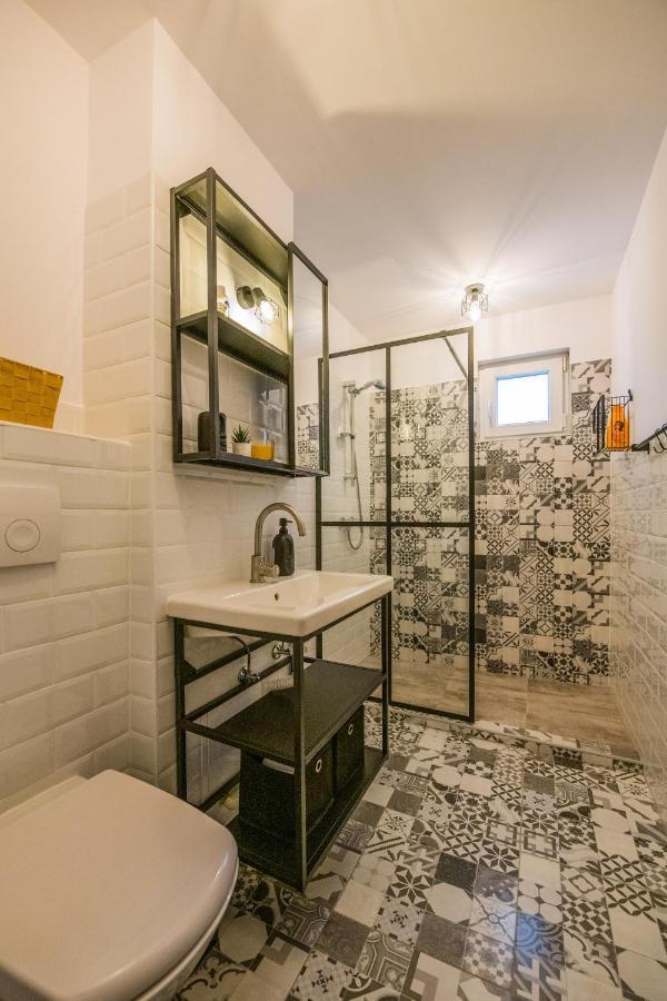 Kitty Sunflower Apartment ألبا يوليا المظهر الخارجي الصورة