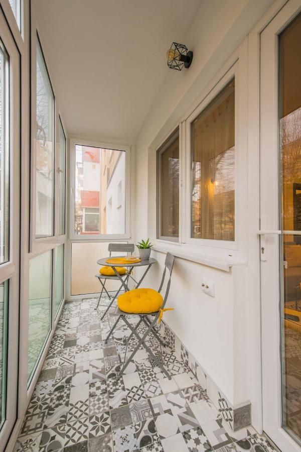 Kitty Sunflower Apartment ألبا يوليا المظهر الخارجي الصورة