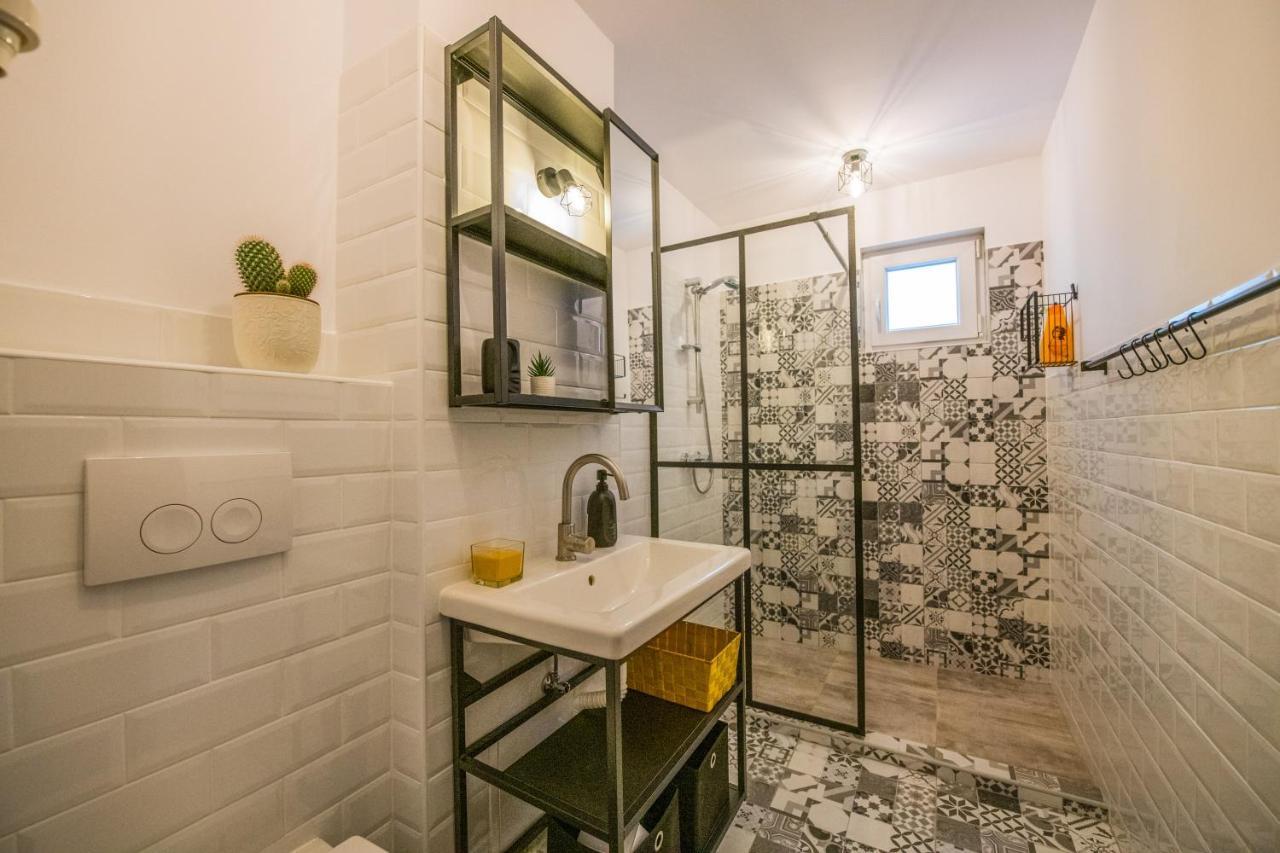 Kitty Sunflower Apartment ألبا يوليا المظهر الخارجي الصورة